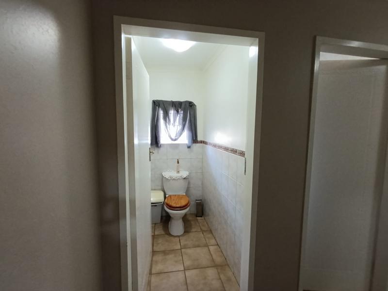 4 Bedroom Property for Sale in Middelburg Eastern Cape